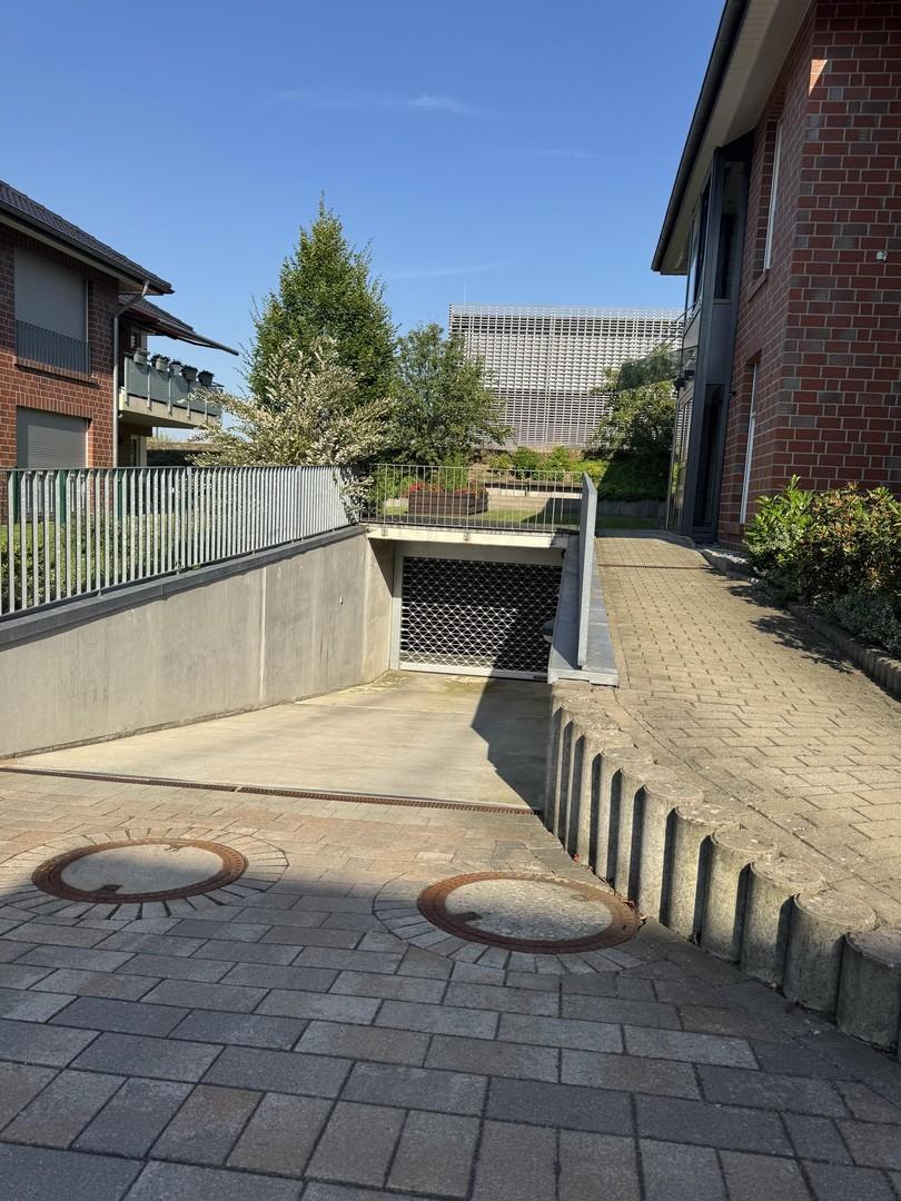 Tiefgarage/-Einfahrt