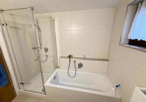 UG: Dusche und Wanne - ELW