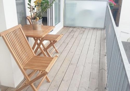 großer Balkon ...