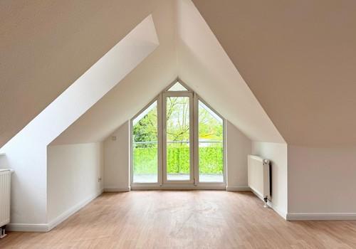 Wohnzimmer mit Balkon