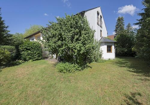 Ansicht Haus mit Erker