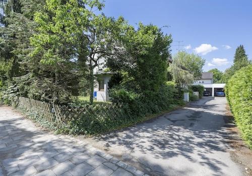 Blick auf Garagenhof
