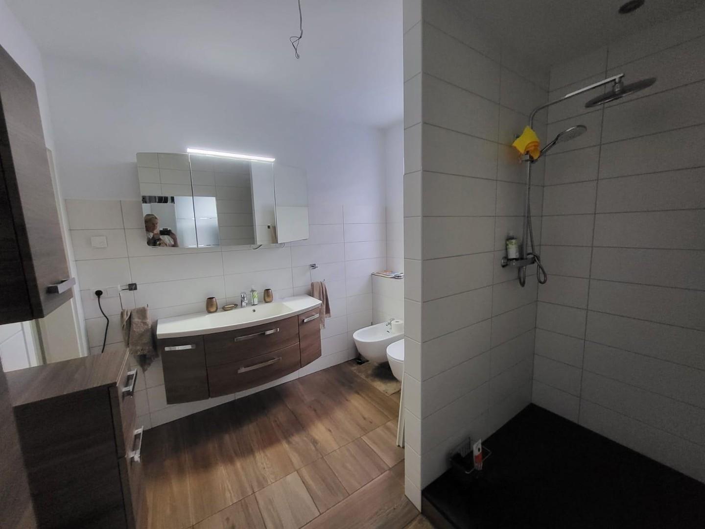 Duschbad EG