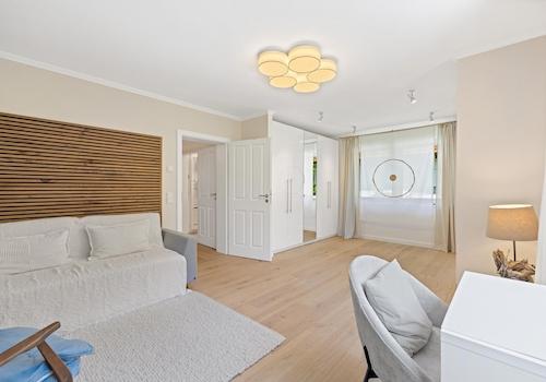OG Schlafzimmer mit Ankleide