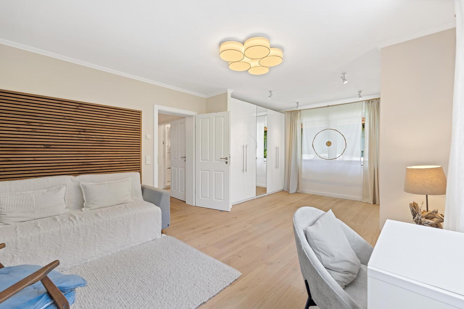 OG Schlafzimmer mit Ankleide