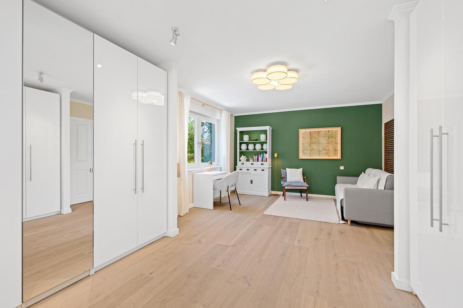OG Schlafzimmer mit Ankleide
