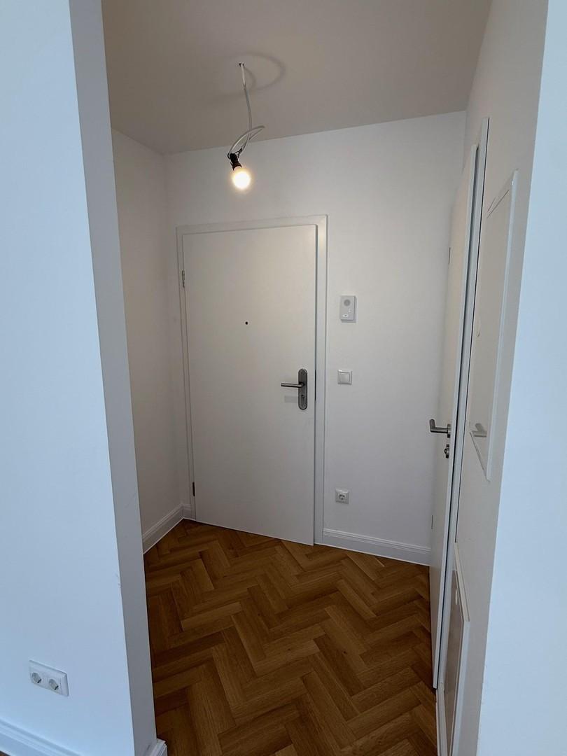 Flur mit Wohnungstür