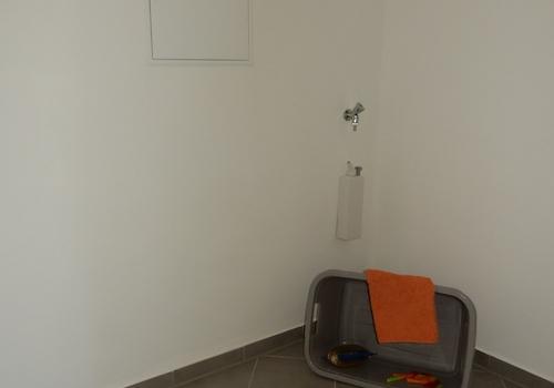 Hauswirtschaftsraum mit Waschmaschinenanschluss