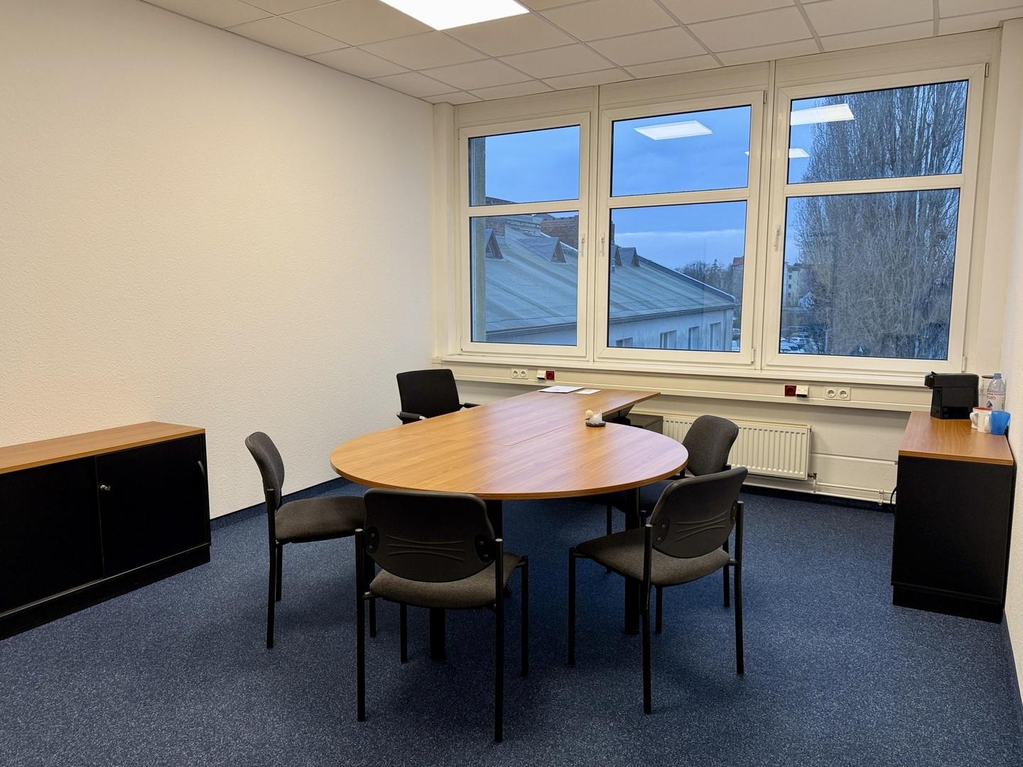 Einzelbüro, möbliert 