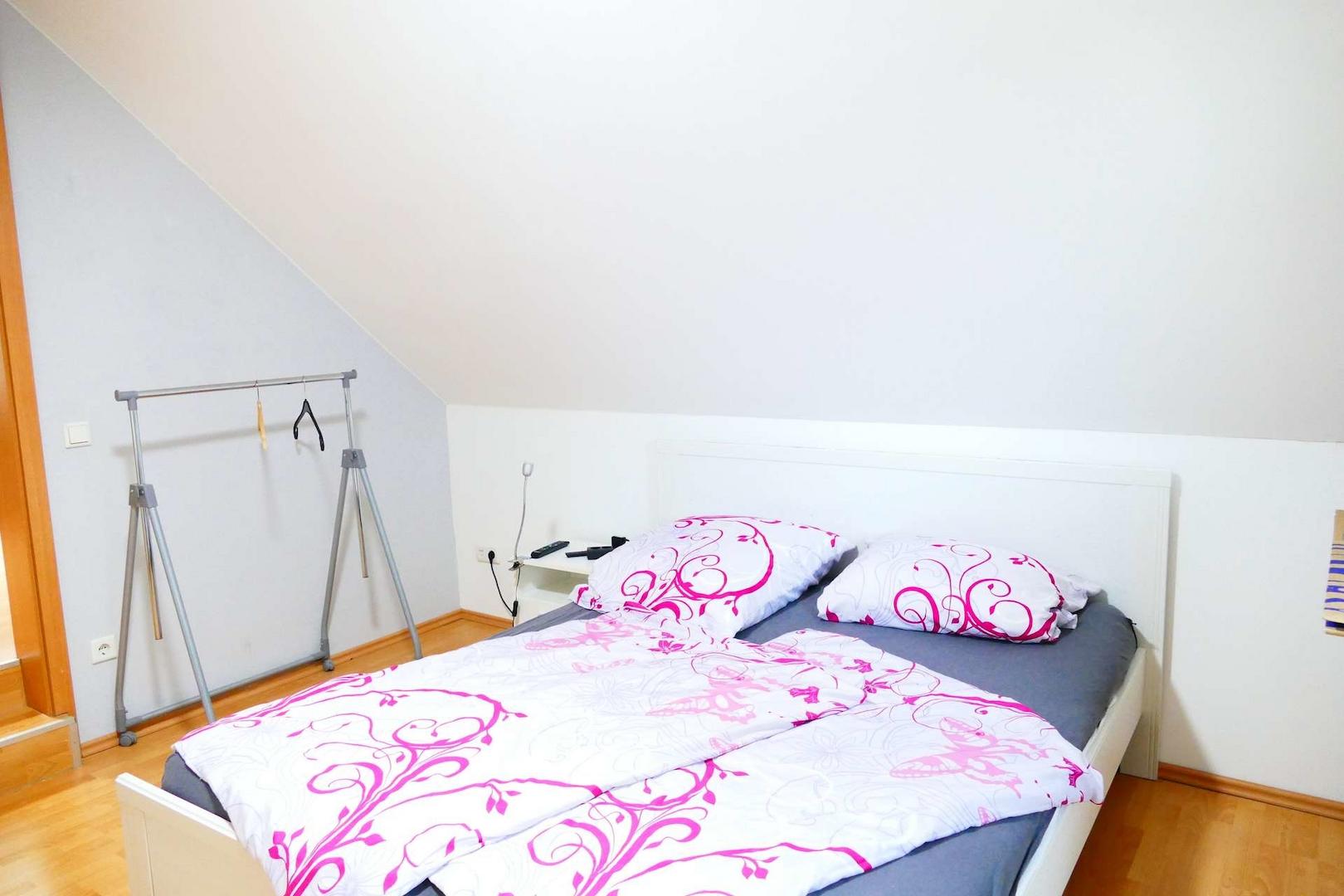 Schlafzimmer DG