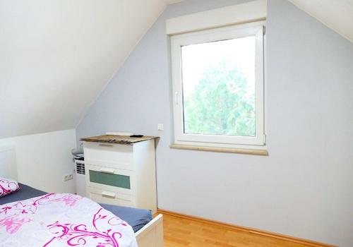 Schlafzimmer DG