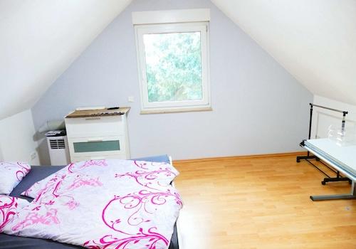 Schlafzimmer DG