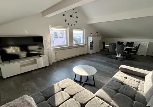 Wohn-/Esszimmer DG