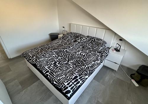 Schlafzimmer DG