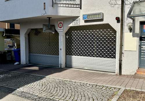 Tiefgarageneinfahrt