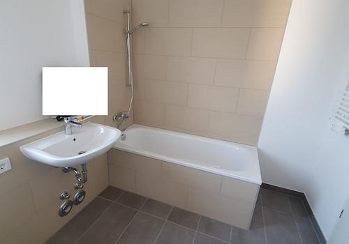Badezimmer mit Waschmaschinenanschluss