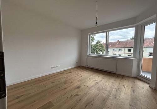 Wohnzimmer mit Balkon