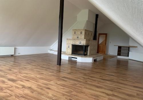 Wohnzimmer mit Kamin