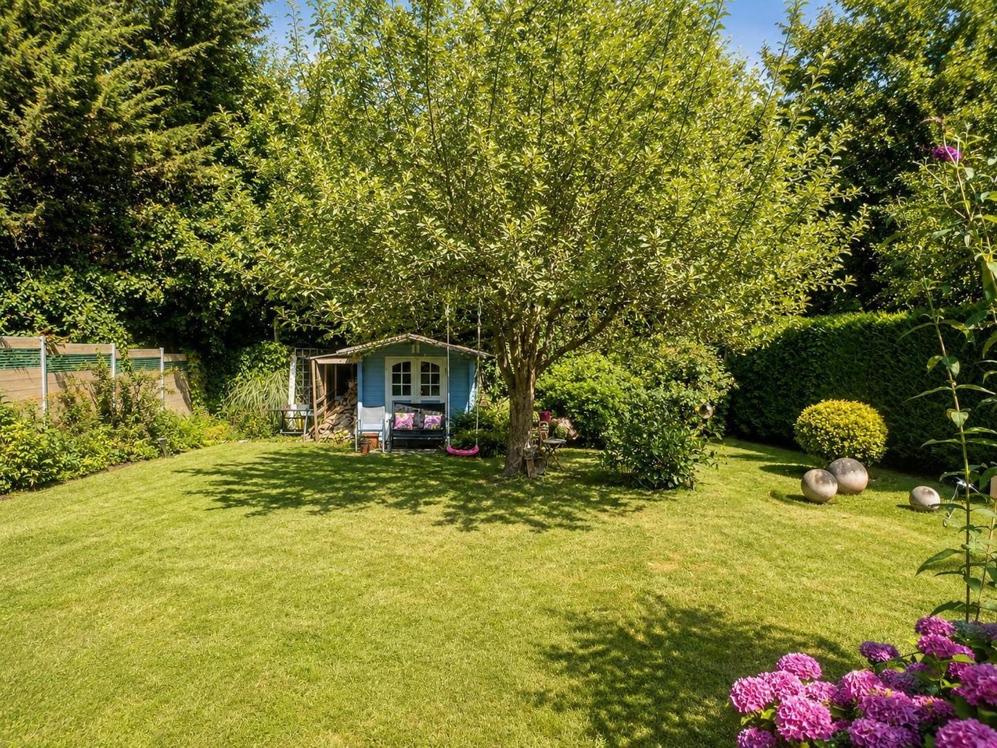 Garten mit Gartenhaus