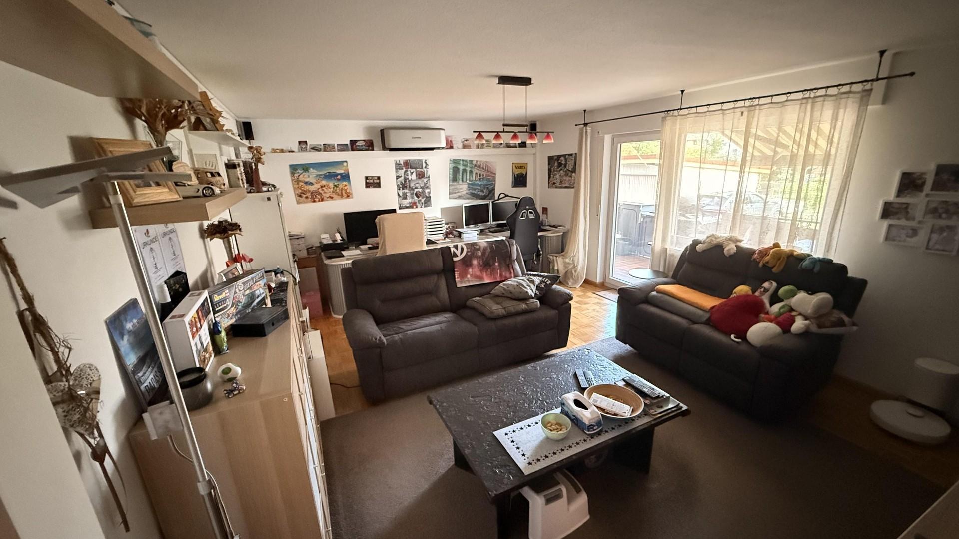 Wohnzimmer 1/2