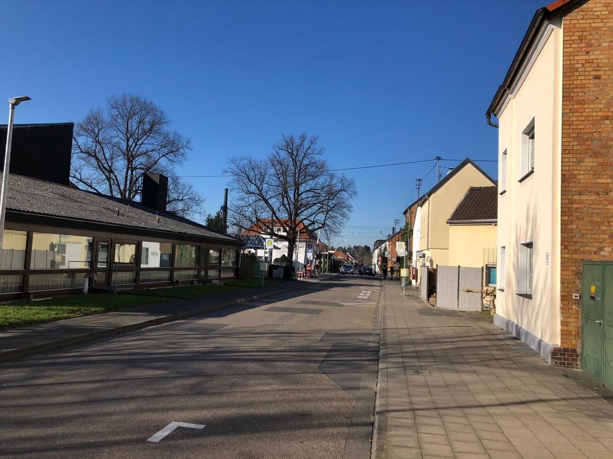 50 m, Bahnhaltestelle