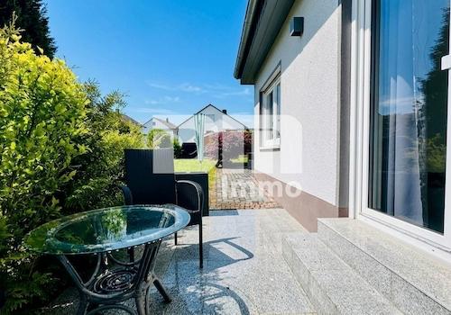 Terrasse 1 / Zugnag Gartenbereich + Terrasse 2