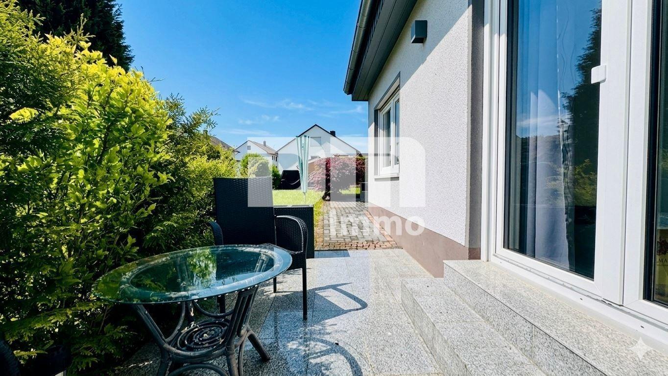 Terrasse 1 / Zugnag Gartenbereich + Terrasse 2