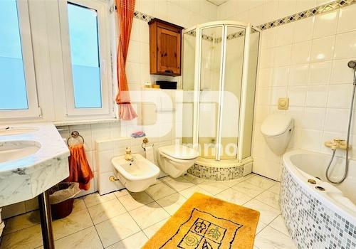 WE2 OG Bad / Wanne / Dusche / Bidet / Urinal