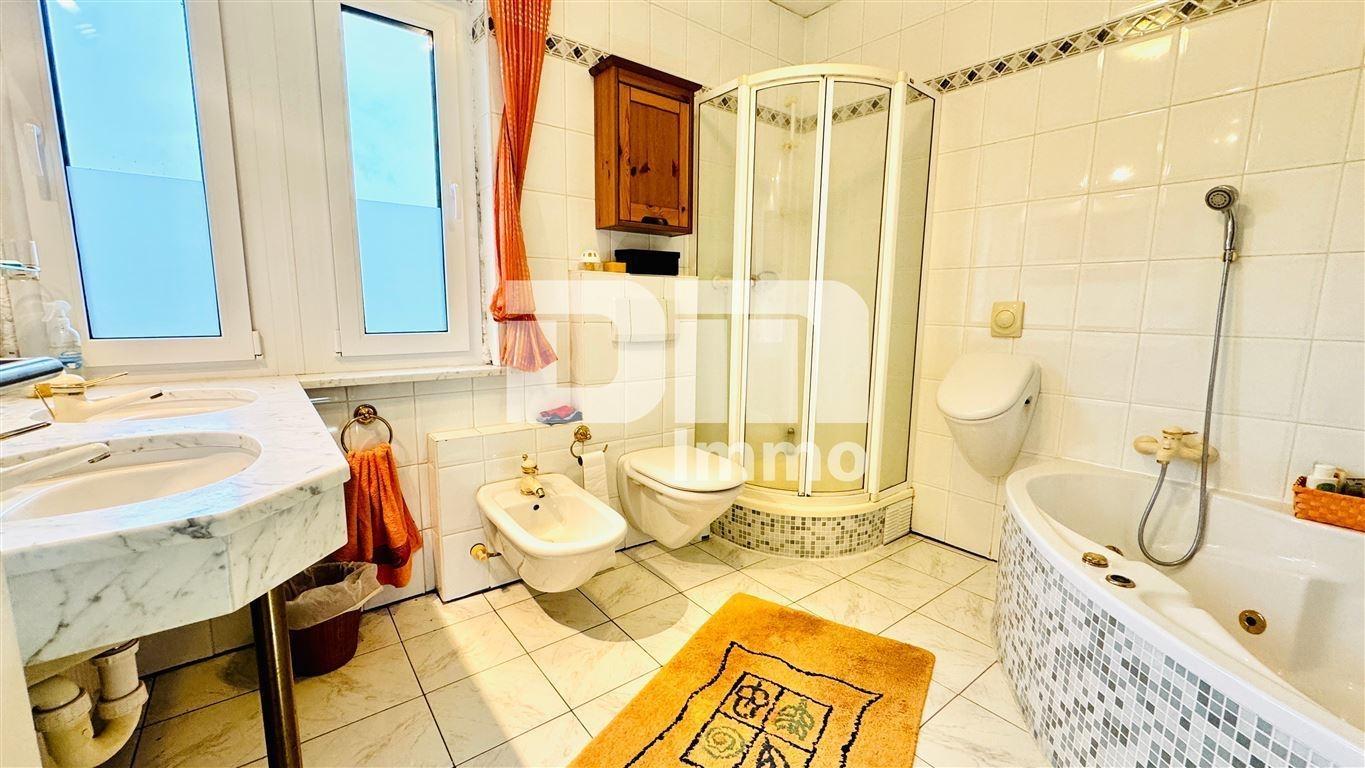 WE2 OG Bad / Wanne / Dusche / Bidet / Urinal