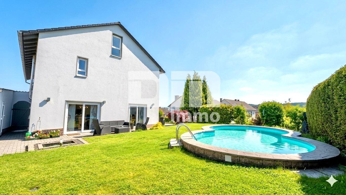 Angelegter Gartenbereich / Pool