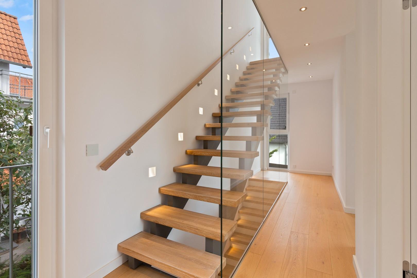 Treppen zum DG