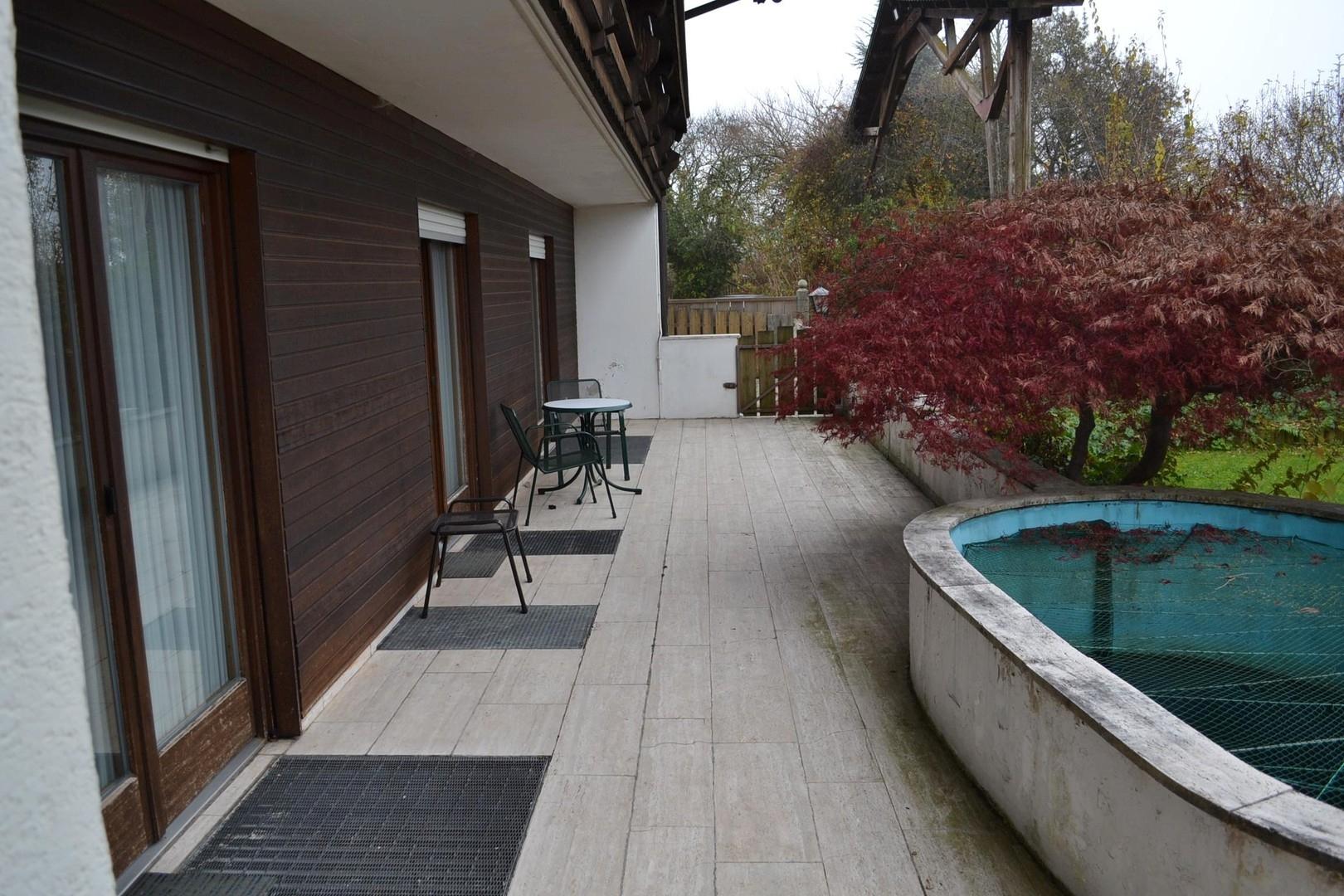 großer Terrassenbereich