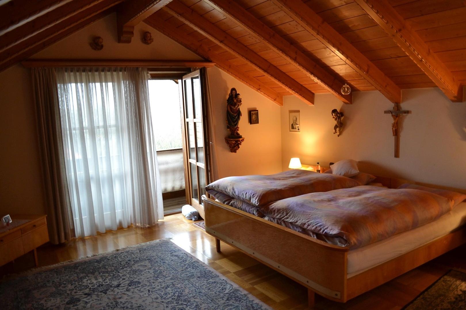 Schlafzimmer im DG m. Blk. 