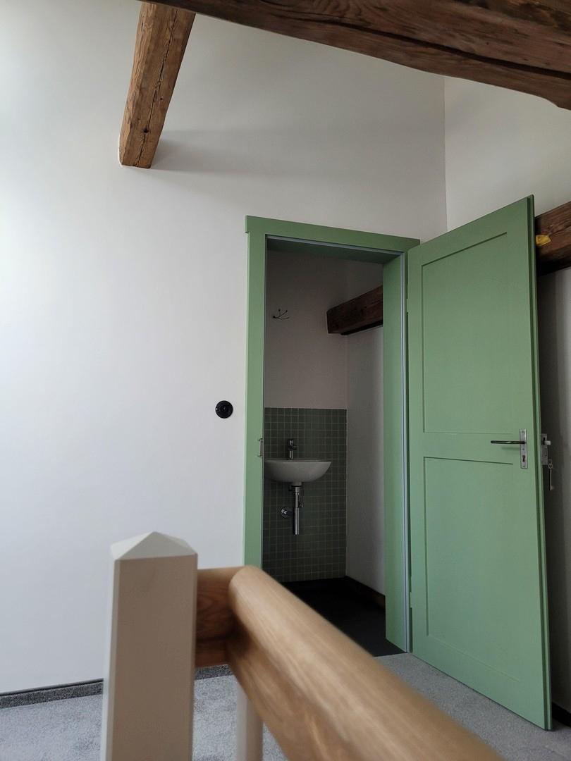 Kleines WC im Dachgeschoss