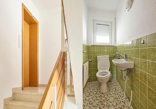 Treppenhaus / Gäste-WC