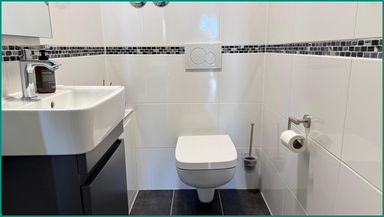 Auch das Gäste-WC kann sich sehen lassen