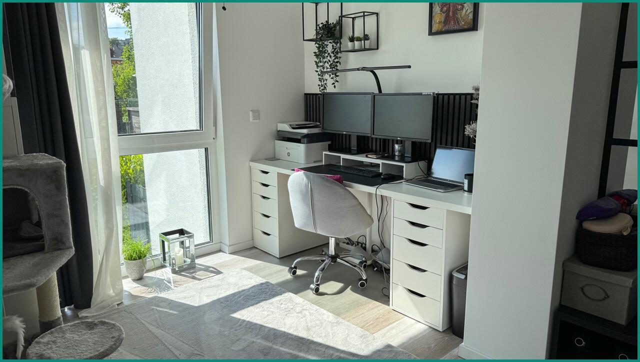 Ein Teil des Kinderzimmers - jetzt Home Office