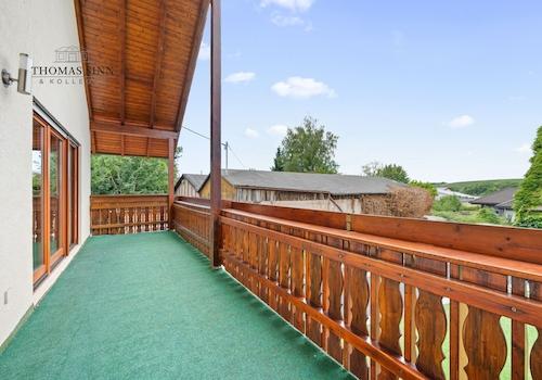 ...zum überdachten Balkon