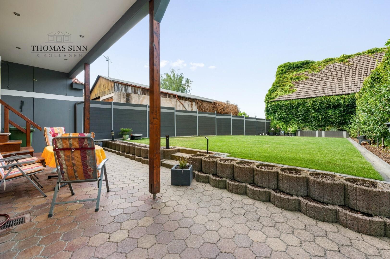 Terrasse + Gartenansicht