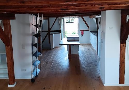 Wohnzimmer Blick Küche/Esszi.