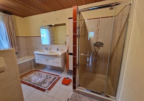 Hauptbadezimmer