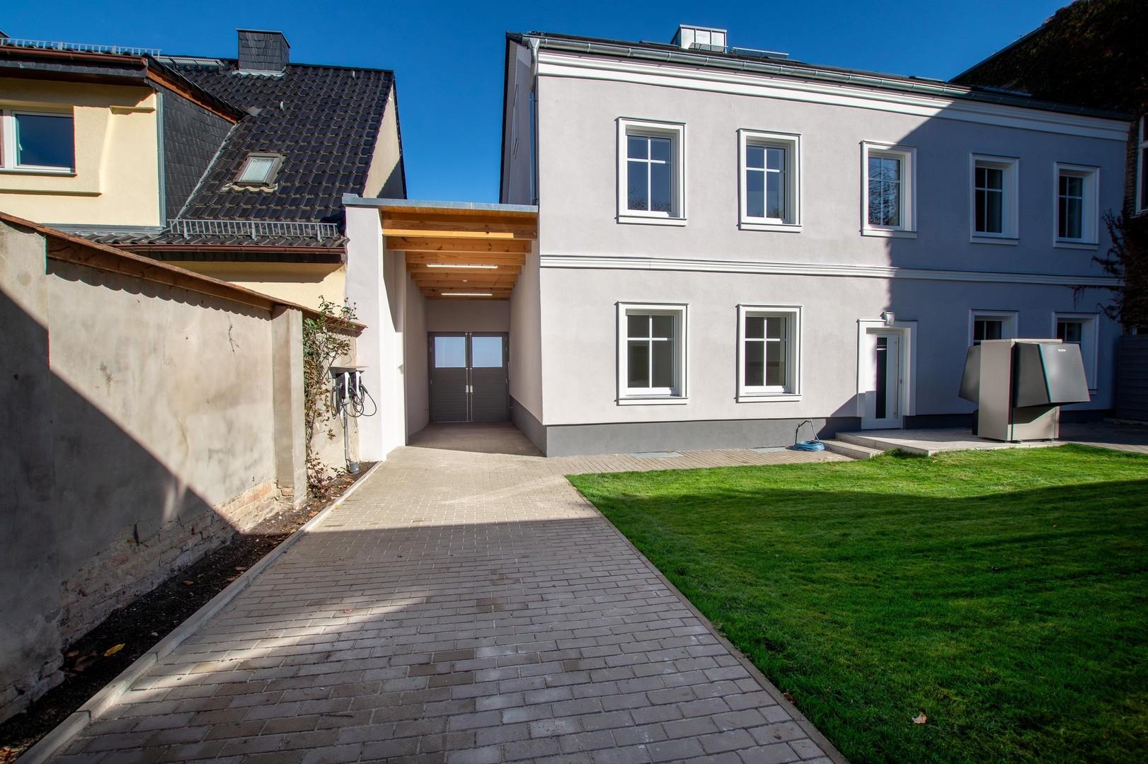 Hof-Ansicht mit Toreinfahrt
