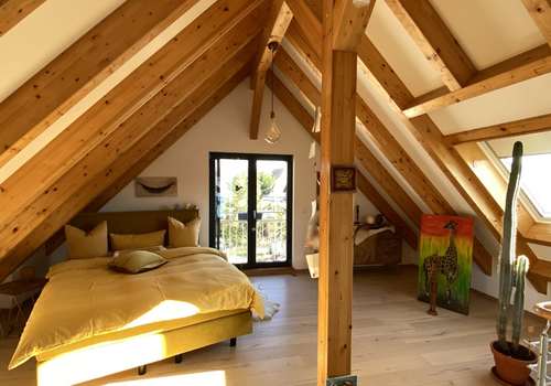 Ausgebautes Studiozimmer