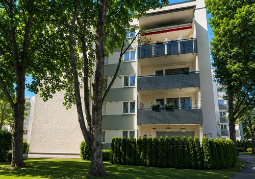 Hausansicht mit Balkon