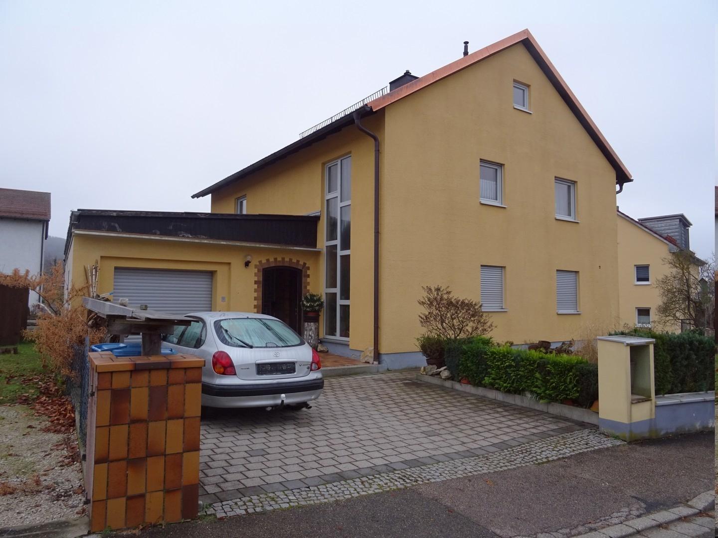 Hauseingang, Stellplatz Garage