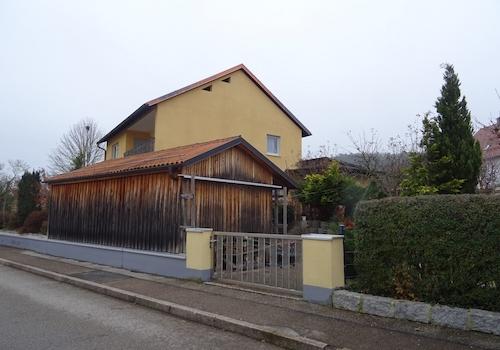 Straßenseite 2
