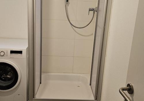 Badezimmer mit Dusche