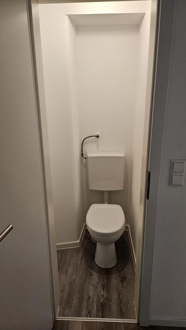 separates WC