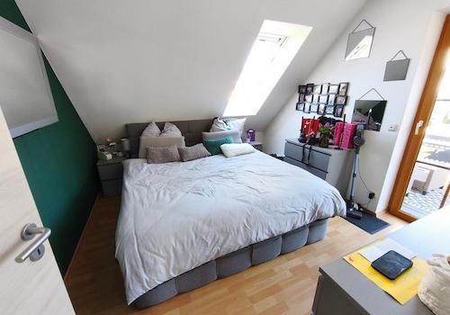 Kinder- / Arbeitszimmer mit Zugang zum Balkon Bild 1