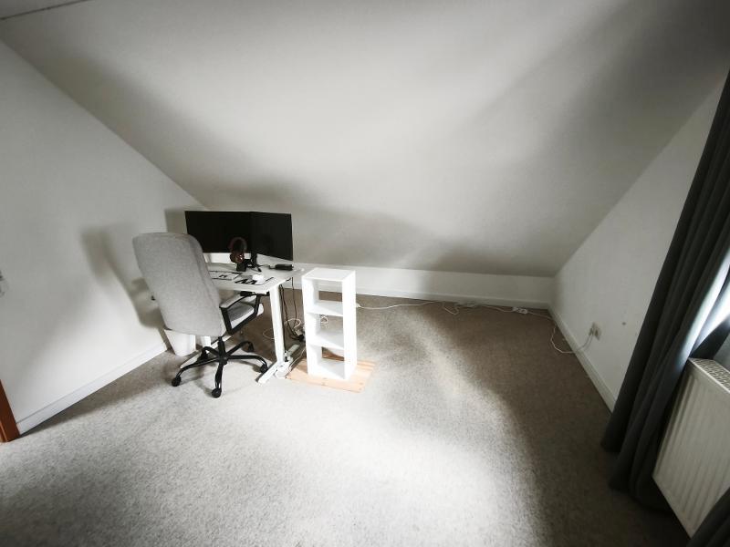 Ausgebauter Spitzboden - Kinder- /Arbeitszimmer Bild 2